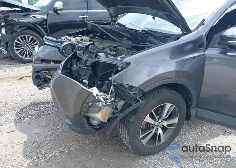 2018 Toyota Rav4 Xle z USA, uszkodzony, nr VIN 2T3WFREV8JW429188